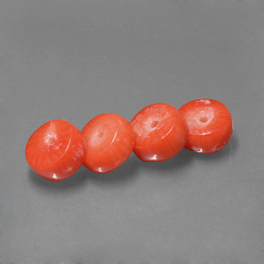 カラットの天然サーモンサンゴ（8.3×4.3 mm・ファンシーシェイプ）