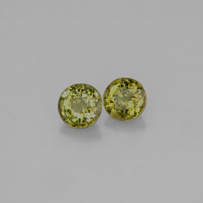 カラットの天然ゴールデングリーンデマントイドガーネット（4.10 mm・ラウンドカット）