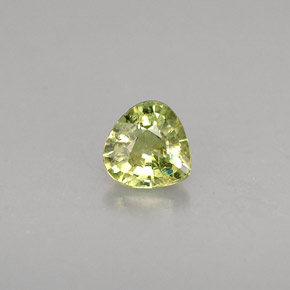 0.35カラットの天然グリーンデマントイドガーネット（4.4×4.3 mm・洋梨の形）