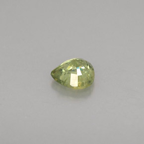 0.35カラットの天然グリーンデマントイドガーネット（4.4×4.3 mm・洋梨の形）