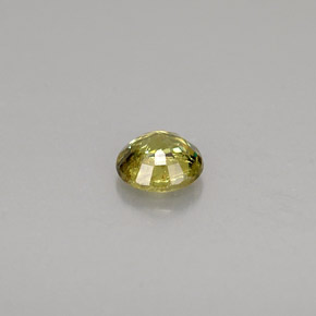 0.28カラットの天然緑がかったゴールドデマントイドガーネット（3.91 mm・ラウンドカット）