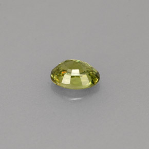 0.42カラットの天然ゴールデングリーンデマントイドガーネット（5×3.8 mm・オーバルカット）