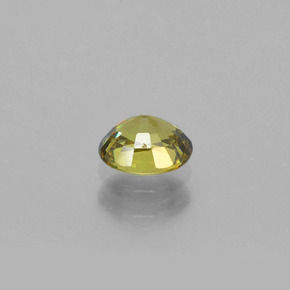 0.58カラットの天然ゴールデングリーンデマントイドガーネット（5.4×4.4 mm・オーバルカット）