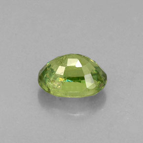 0.79カラットの天然グリーンデマントイドガーネット（5.9×4.5 mm・オーバルカット）