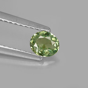 0.29カラットの天然グリーンデマントイドガーネット（4.8×4 mm・オーバルカット）