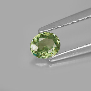 0.29カラットの天然グリーンデマントイドガーネット（4.8×4 mm・オーバルカット）