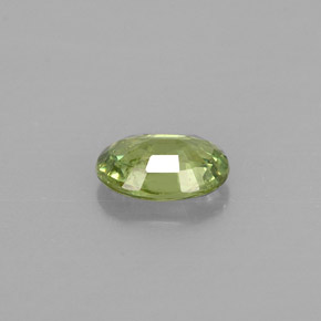 0.54カラットの天然ゴールデングリーンデマントイドガーネット（6×4.3 mm・オーバルカット）