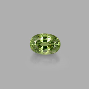 0.72カラットの天然ゴールデングリーンデマントイドガーネット（5.9×4.1 mm・オーバルカット）