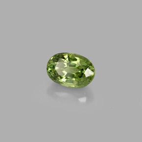 0.72カラットの天然ゴールデングリーンデマントイドガーネット（5.9×4.1 mm・オーバルカット）