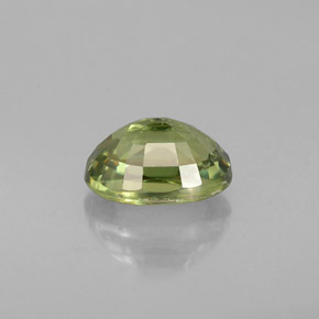 0.77カラットの天然グリーンデマントイドガーネット（6×4.3 mm・オーバルカット）