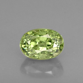 0.80カラットの天然ゴールデングリーンデマントイドガーネット（5.8×4.1 mm・オーバルカット）