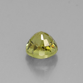 0.65カラットの天然ゴールデングリーンデマントイドガーネット（4.59 mm・ラウンドカット）