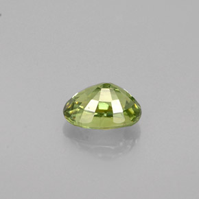 0.64カラットの天然グリーンデマントイドガーネット（5.8×4 mm・オーバルカット）
