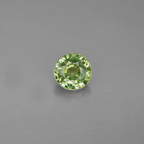 0.47カラットの天然ゴールデングリーンデマントイドガーネット（4.55 mm・ラウンドカット）