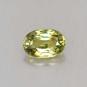 0.65カラットの天然ゴールデングリーンデマントイドガーネット（6.1×4.1 mm・オーバルカット）