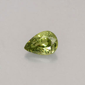 0.50カラットの天然ゴールデングリーンデマントイドガーネット（5.7×4 mm・オーバルカット）