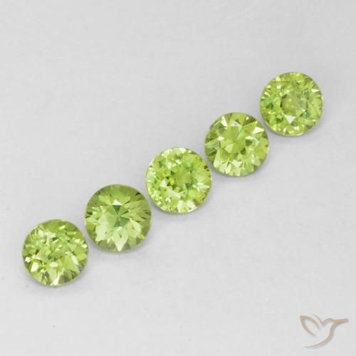Shop natural 1.43ct 薄いライブリーグリーン デマントイドガーネット gems, ラウンド, from ナミビア at GemSelect. In stock, global shipping!