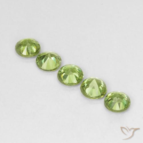 Shop natural 1.43ct 薄いライブリーグリーン デマントイドガーネット gems, ラウンド, from ナミビア at GemSelect. In stock, global shipping!