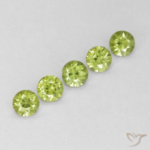 Shop natural 0.79ct ライブリーグリーン デマントイドガーネット gems, ラウンド, from ナミビア at GemSelect. In stock, global shipping!