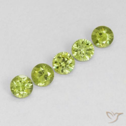 Shop natural 0.80ct ライブリーグリーン デマントイドガーネット gems, ラウンド, from ナミビア at GemSelect. In stock, global shipping!