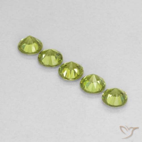 Shop natural 0.80ct ライブリーグリーン デマントイドガーネット gems, ラウンド, from ナミビア at GemSelect. In stock, global shipping!