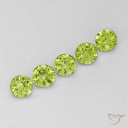Shop natural 0.73ct ライブリーグリーン デマントイドガーネット gems, ラウンド, from ナミビア at GemSelect. In stock, global shipping!