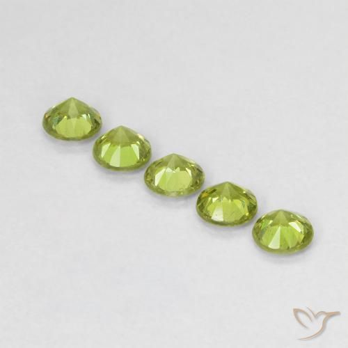 Shop natural 0.73ct ライブリーグリーン デマントイドガーネット gems, ラウンド, from ナミビア at GemSelect. In stock, global shipping!
