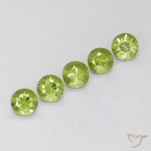 Shop natural 0.78ct ミディアムグリーン デマントイドガーネット gems, ラウンド, from ナミビア at GemSelect. In stock, global shipping!