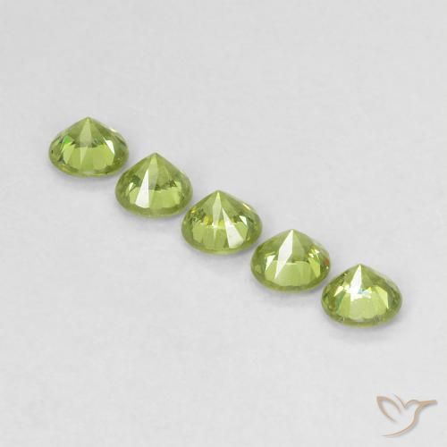 Shop natural 0.78ct ミディアムグリーン デマントイドガーネット gems, ラウンド, from ナミビア at GemSelect. In stock, global shipping!