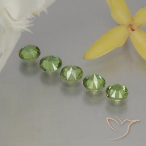 Shop natural 1.44ct ウォームグリーン デマントイドガーネット gems, ラウンド, from ナミビア at GemSelect. In stock, global shipping!