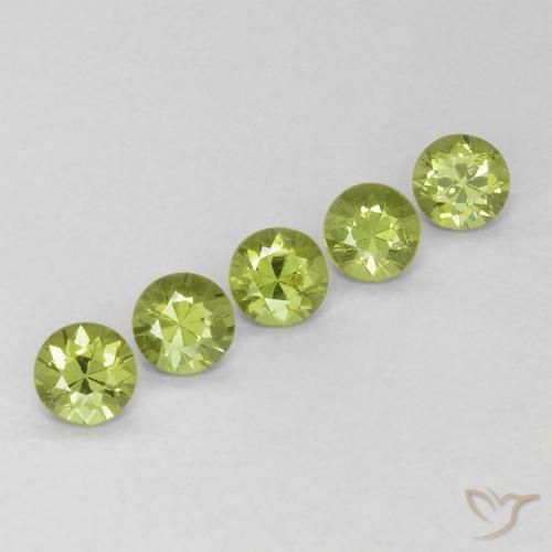 Shop natural 0.80ct ミディアムグリーン デマントイドガーネット gems, ラウンド, from ナミビア at GemSelect. In stock, global shipping!