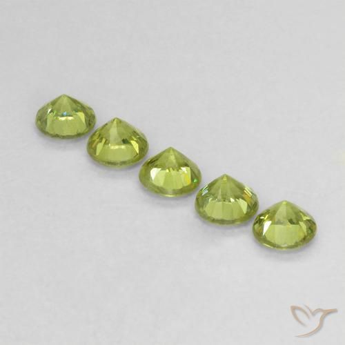 Shop natural 0.80ct ミディアムグリーン デマントイドガーネット gems, ラウンド, from ナミビア at GemSelect. In stock, global shipping!