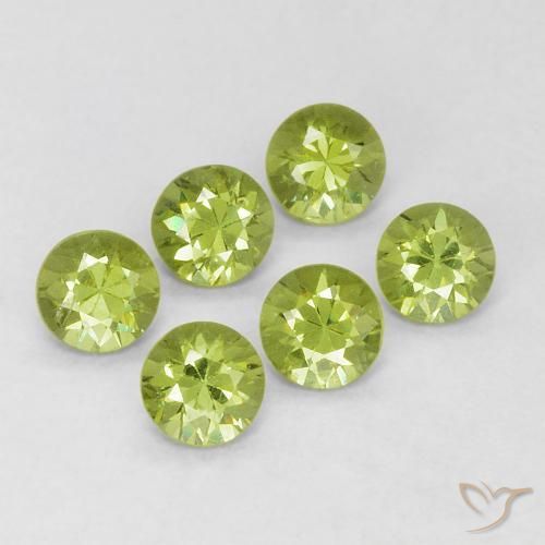 Shop natural 0.96ct ミディアムグリーン デマントイドガーネット gems, ラウンド, from ナミビア at GemSelect. In stock, global shipping!