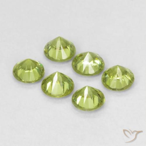 Shop natural 0.96ct ミディアムグリーン デマントイドガーネット gems, ラウンド, from ナミビア at GemSelect. In stock, global shipping!