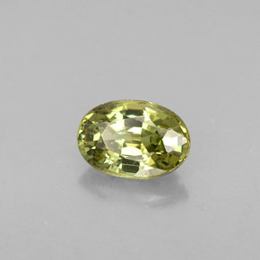 0.63カラットの天然ゴールデングリーンデマントイドガーネット（6×4.1 mm・オーバルカット）