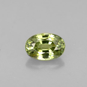 0.67カラットの天然ゴールデングリーンデマントイドガーネット（6×4.1 mm・オーバルカット）