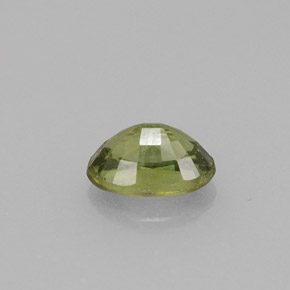 0.71カラットの天然ゴールデングリーンデマントイドガーネット（6.2×4.2 mm・オーバルカット）