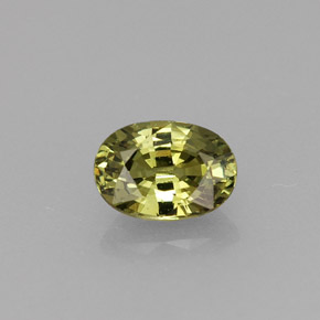 0.70カラットの天然ゴールデングリーンデマントイドガーネット（6.1×4.3 mm・オーバルカット）