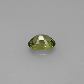 0.66カラットの天然ゴールデングリーンデマントイドガーネット（6×4.2 mm・オーバルカット）