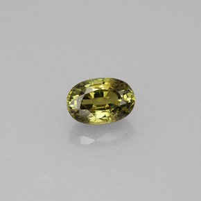 0.77カラットの天然緑がかったゴールドデマントイドガーネット（6.2×4.2 mm・オーバルカット）