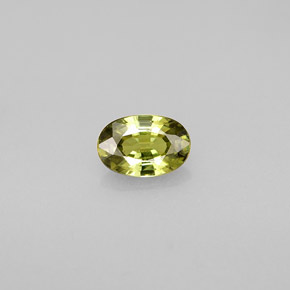 0.59カラットの天然ゴールデングリーンデマントイドガーネット（6.2×4.2 mm・オーバルカット）