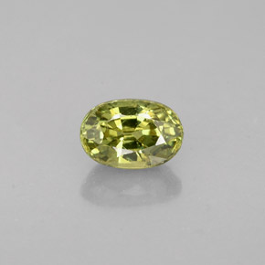 0.75カラットの天然ゴールデングリーンデマントイドガーネット（6×4.1 mm・オーバルカット）