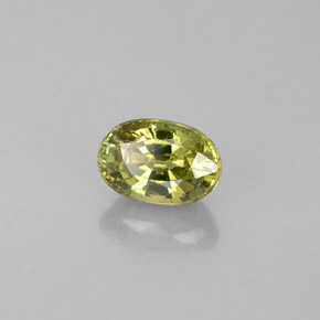 0.75カラットの天然ゴールデングリーンデマントイドガーネット（6×4.1 mm・オーバルカット）