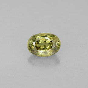 0.71カラットの天然ゴールデングリーンデマントイドガーネット（5.9×4.2 mm・オーバルカット）