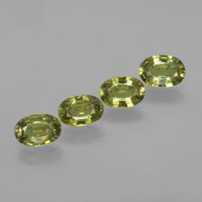 2.22カラットの天然ゴールデングリーンデマントイドガーネット（5.9×4 mm・オーバルカット）