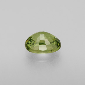 0.72カラットの天然ゴールデングリーンデマントイドガーネット（5.9×4.3 mm・オーバルカット）