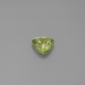0.56カラットの天然グリーンデマントイドガーネット（5.3×5.1 mm・トリリアント）