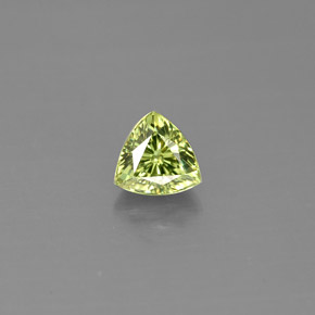 0.55カラットの天然グリーンデマントイドガーネット（4.7×4.6 mm・トリリアント）