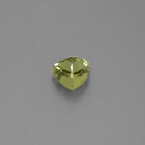 0.55カラットの天然グリーンデマントイドガーネット（4.7×4.6 mm・トリリアント）