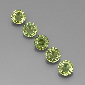 1.73カラットの天然Warm Green デマントイドガーネット（4.30 mm・ラウンドカット）